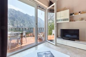 Apartmani with POOL and VIEW