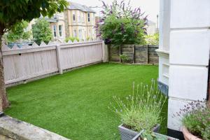 The Pink Door Seaside Holiday Home