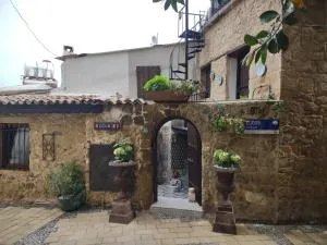 The Little Stone House -Kucuk Das Ev - - Kyrenia