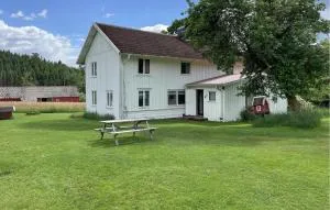 Gorgeous Home In Östra Frölunda - Svenljunga