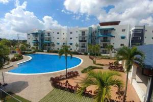 Harmony II , 5 Min to Airport, Pool View Balcony