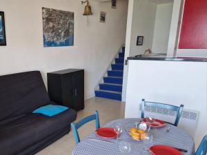 Appartement 1er étage, "les pieds dans leau", Le Lavandou - FR-1-308-61