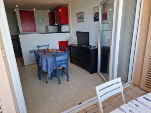 Appartement 1er étage, "les pieds dans leau", Le Lavandou - FR-1-308-61