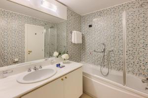 Double Room with Lake View room in Hotel Barchetta Excelsior