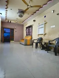 Spacious 3BHK Near Beach with Secure Parking - Kākināda