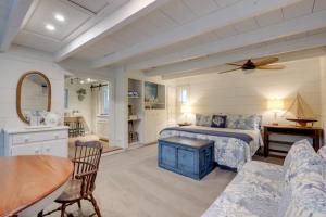 Nantucket Cottage with Fishing Dock and Sunsets