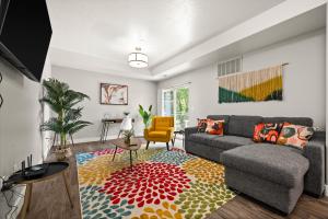 Cozy Getaway Near City Center