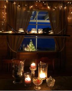 Tunnelmallinen ilmastoitu järvenrantahuvila