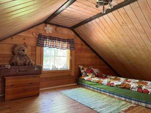 Tunnelmallinen ilmastoitu järvenrantahuvila