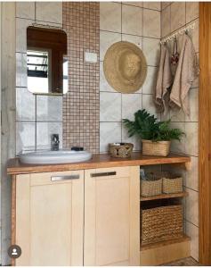 Tunnelmallinen ilmastoitu järvenrantahuvila