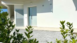 M411 - Marcelli, nuovo trilocale con corte privata