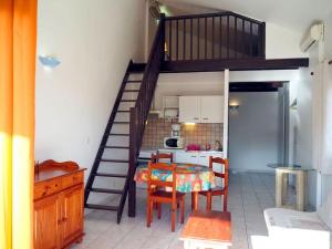 Grand studio avec mezzanine à 5 min de la plage