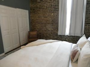 Telfair Place - 2BR Loft Overlooking Broughton Street