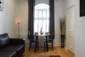 Charming 1-Bedroom Flat in Historic Old Portsmouth