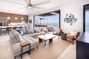 Modern Boutique Condo, Ocean Views, Great Location