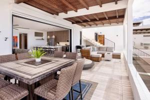 Modern Boutique Condo, Ocean Views, Great Location