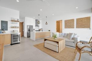 Luxury Oceanfront Condo, Resort-Style Amenities