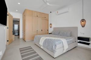 Luxury Oceanfront Condo, Resort-Style Amenities