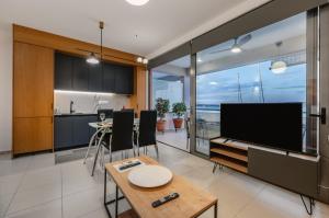 Ionis Seafront Suite