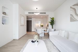 Elegant 1BR with Skyline View in Creek Harbour