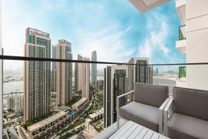 Elegant 1BR with Skyline View in Creek Harbour