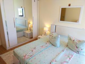 Прекрасный апартамент с видом на море и бассейном