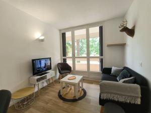 Appartements Spacieux-3 chambres 4 pers-Calme-pking-5mn centre : Appartement 3 Chambres avec Balcon