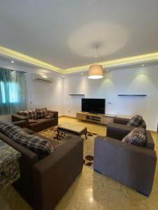 90m Roof 2 bedrooms apartment 5th settlement walking distance from AUC