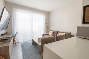 PRIVATE POOL Beautiful and Centric 1BR PH