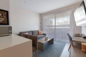 Beautiful and Centric 1BR PH Private pool Sauna