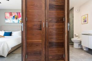 Luxury Condo, 1BR 1BA, 200MB, Gym Sauna Cinema