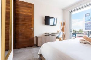 Luxury Condo, 1BR 1BA, 200MB, Gym Sauna Cinema