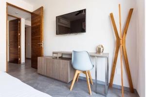 Luxury Condo, 1BR 1BA, 200MB, Gym Sauna Cinema