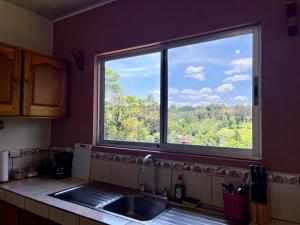 Charming Casa Aura, near lake Arenal in Nuevo arenal, pet friendly- Casas Airelibre