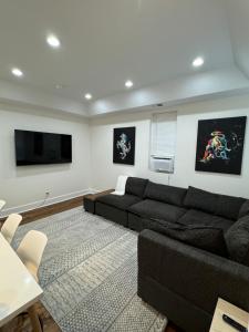 Chic Euro City Getaway- Close to Downtown