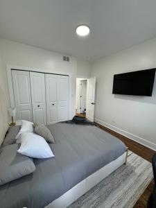 Chic Euro City Getaway- Close to Downtown