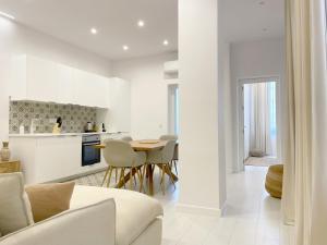 Piso con patio, 3 habitaciones, en La Goleta