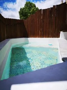 La Casa Roja del Alto Tajo - Establés