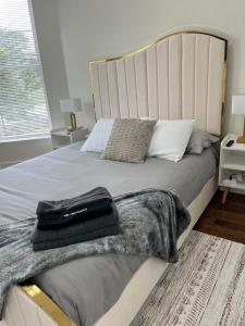 Chic Euro City Getaway- Close to Downtown