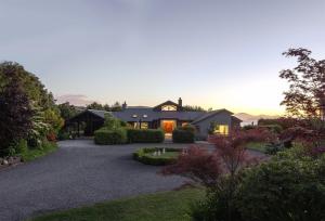 Ruru Lodge - Bed and Breakfast