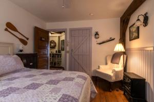 Standard King Room room in Folkestone Inn