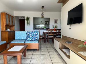 B743 - Apto p 05 pessoas perto da praia em Bombas