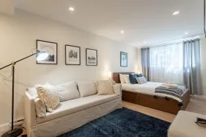 MTL Oasis - Private Parking - Stylish and Practical - Laval