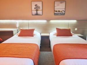 Hotels Brit Hotel Piscine & Spa - Fougeres : Chambre Lits Jumeaux