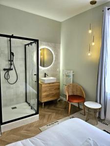 Maisons d'hotes Maison d'exception proche gare - La Maison Des Petits Sablon : Chambre Double