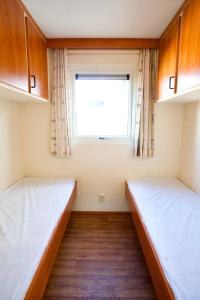 Chalet nabij water in Langweer