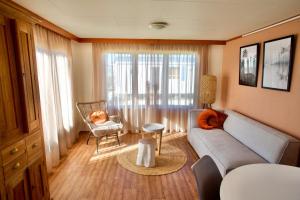 Chalet nabij water in Langweer