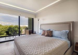 Apts 200m from beach sleeps 10