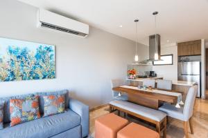 1BR in top location w Ocean View