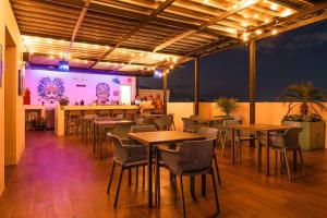 Beautiful 2BR PH, Private rooftop, Sauna, Gym